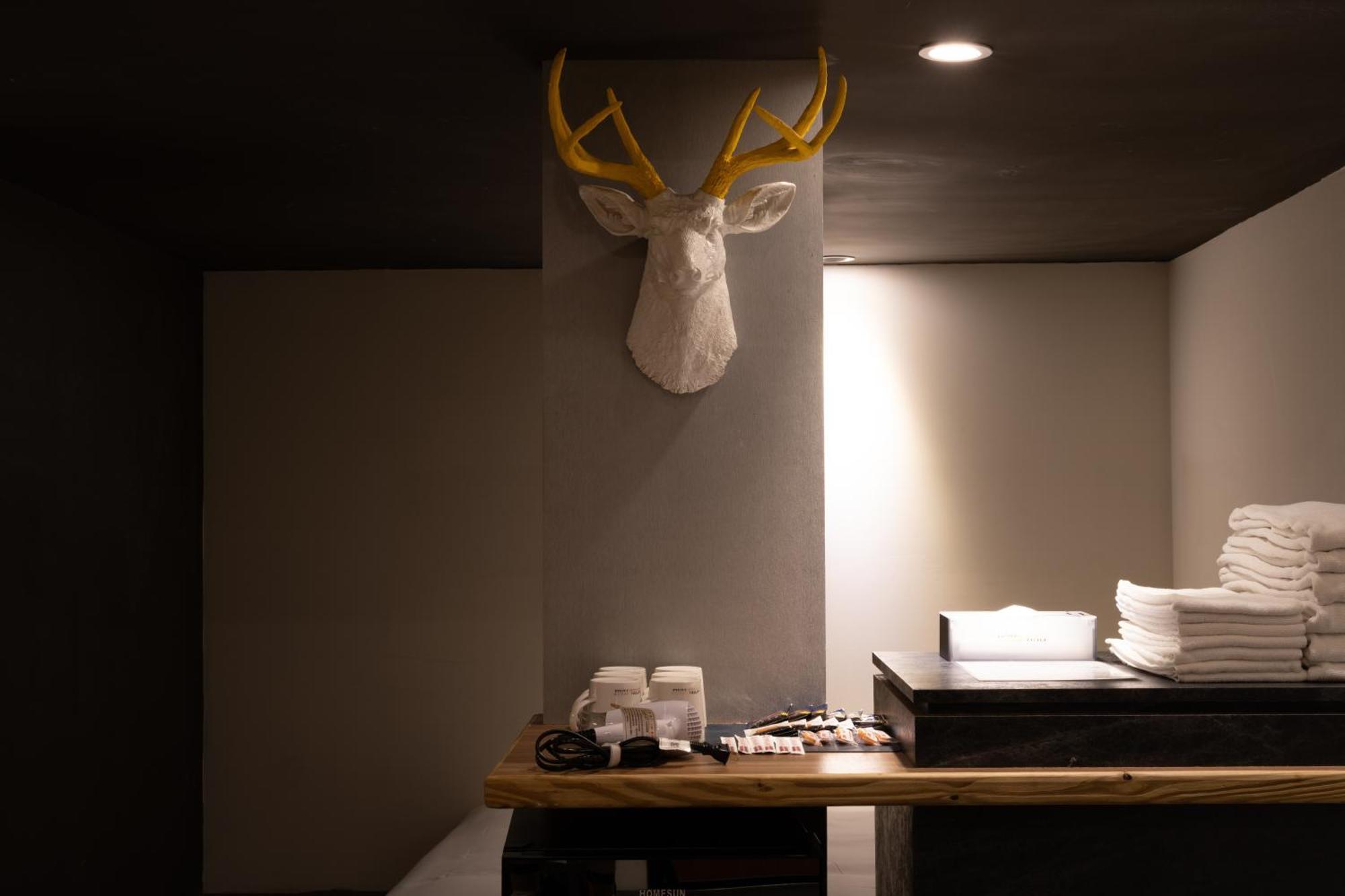 Ningcui Business Hotel Taichung Eksteriør billede