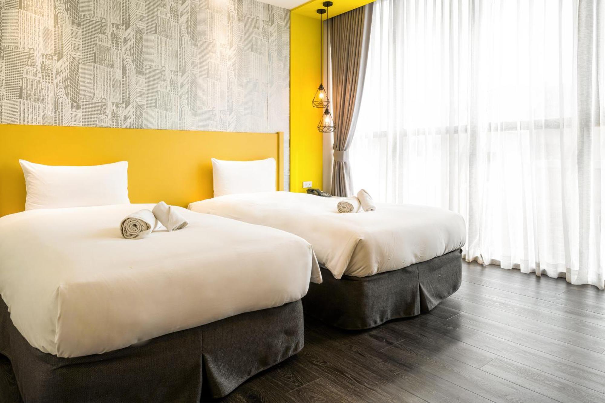 Ningcui Business Hotel Taichung Eksteriør billede